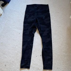 Lululemon Wunder Under black camo leggings